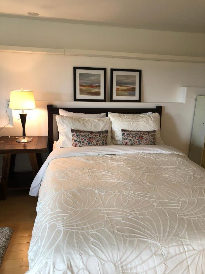 One Bedroom Suite Near Hillside Mall Oak Bay Exterior foto
